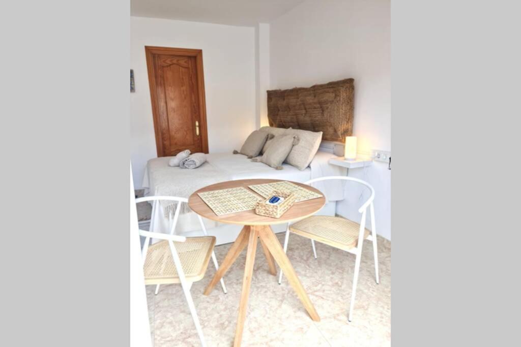 Calmahouse Carihuela Lägenhet Torremolinos Exteriör bild